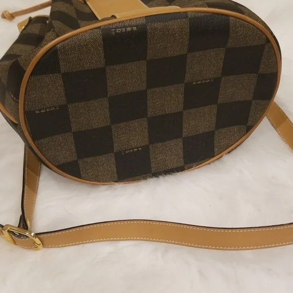 💖HOST PICK💖 Vintage Fendi Bucket Bag - Picture 4 of 8